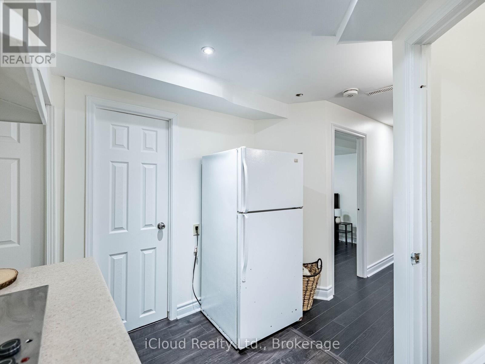 3390 Fountain Park Avenue, Mississauga, Ontario  L5M 7E3 - Photo 32 - W12818480