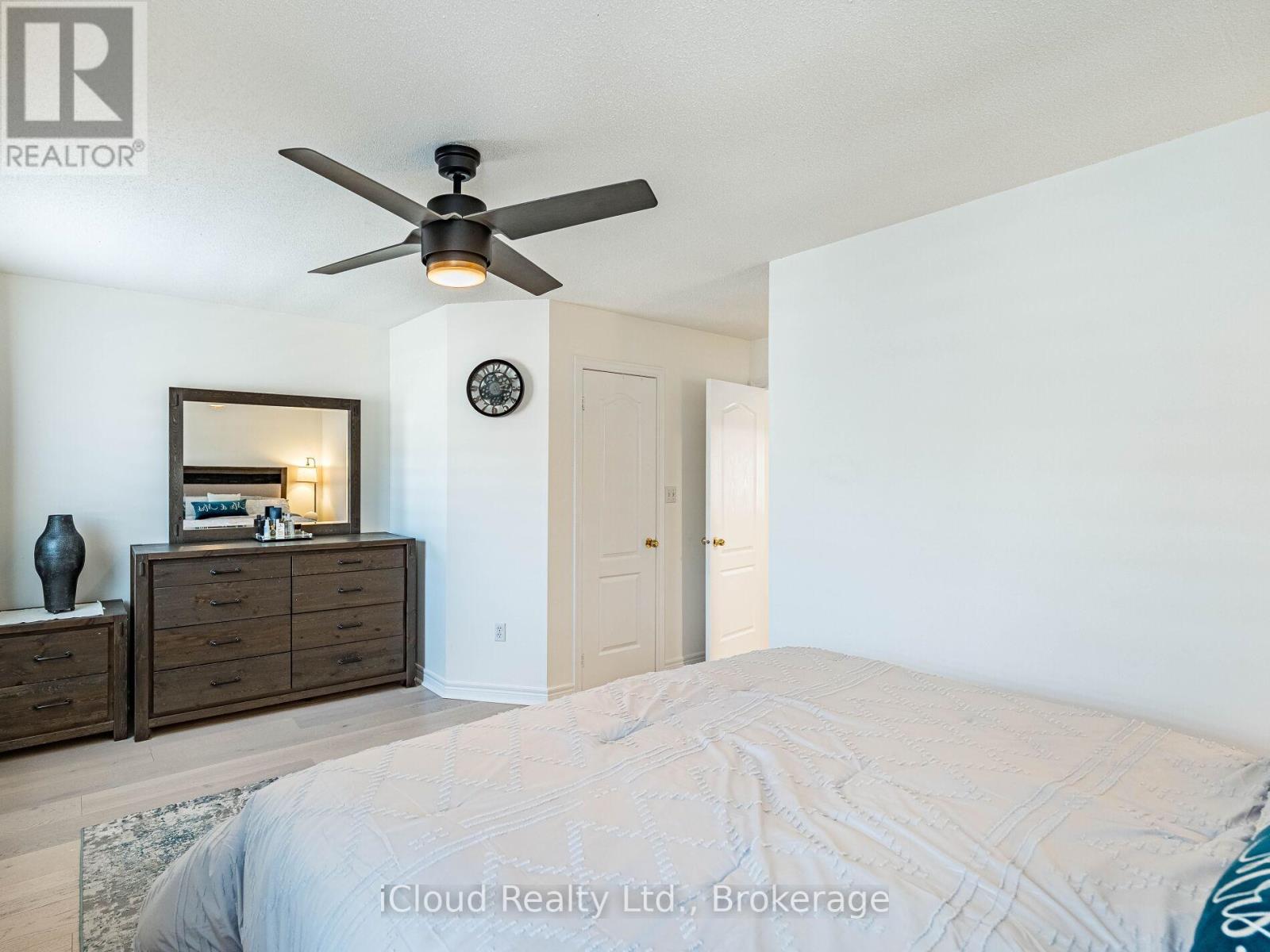 3390 Fountain Park Avenue, Mississauga, Ontario  L5M 7E3 - Photo 17 - W12818480