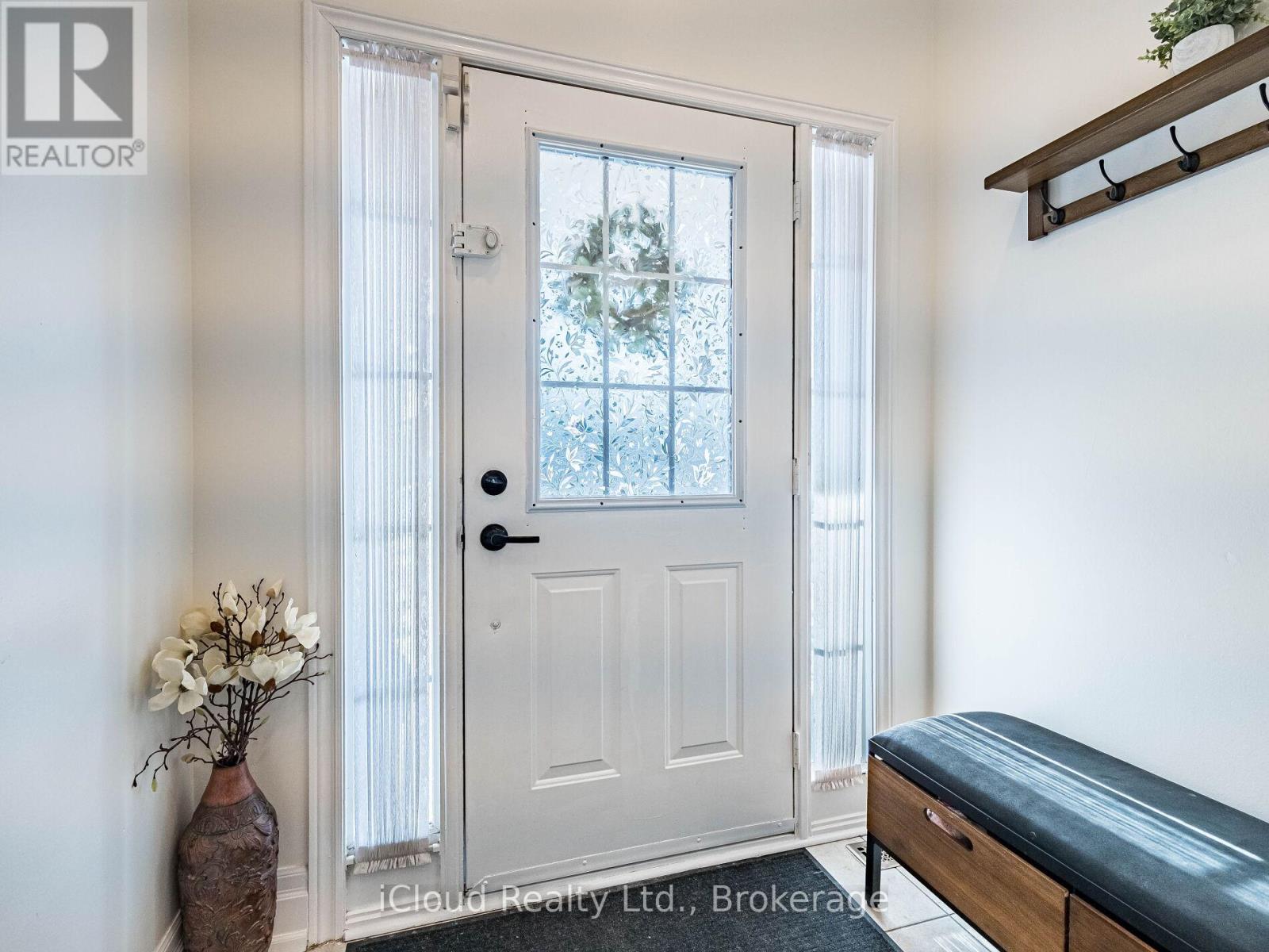 3390 Fountain Park Avenue, Mississauga, Ontario  L5M 7E3 - Photo 4 - W12818480