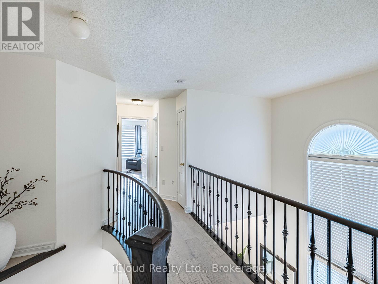 3390 Fountain Park Avenue, Mississauga, Ontario  L5M 7E3 - Photo 21 - W12818480