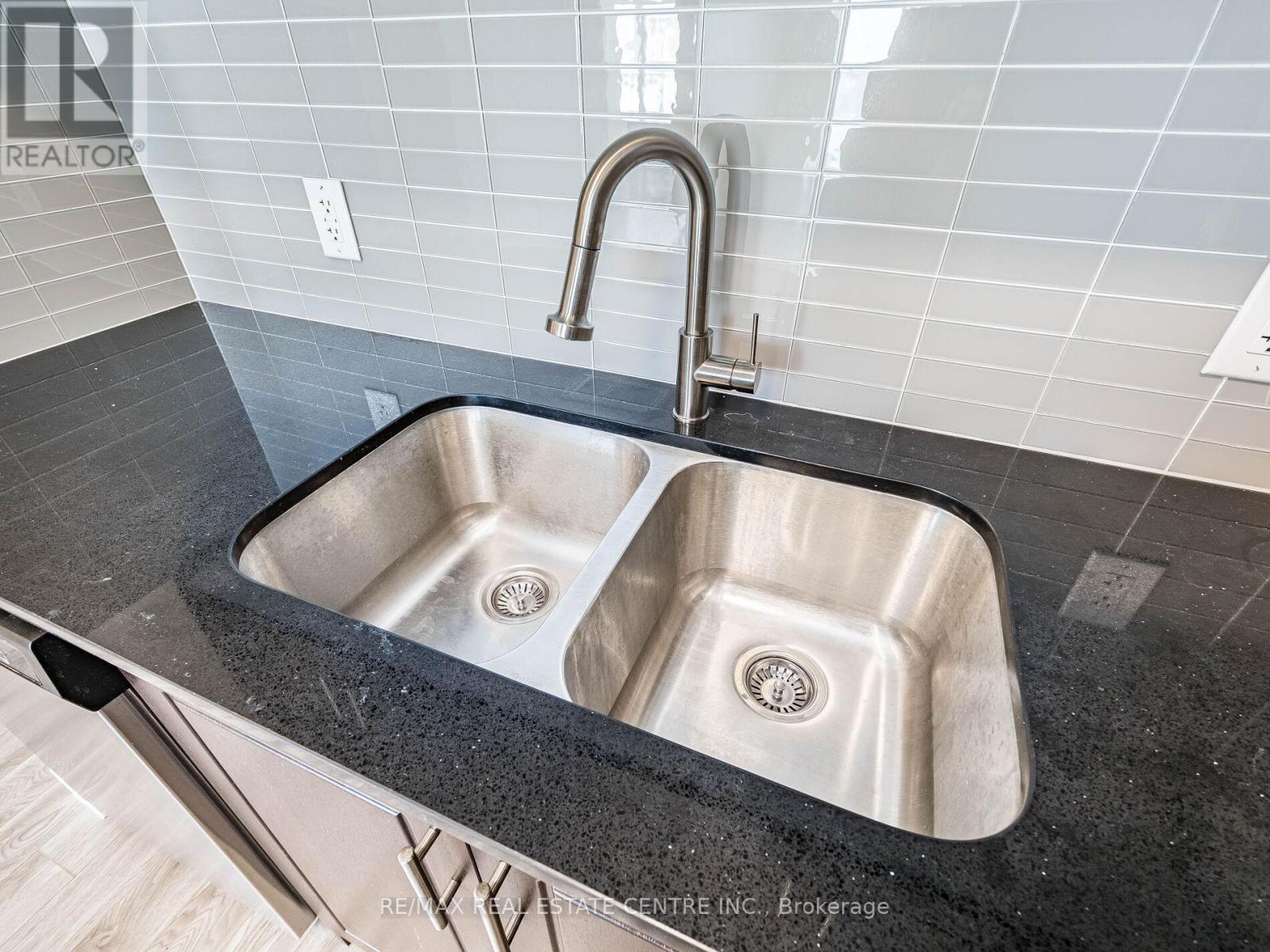 1007 - 128 King Street N, Waterloo, Ontario  N2J 2X9 - Photo 17 - X12745140