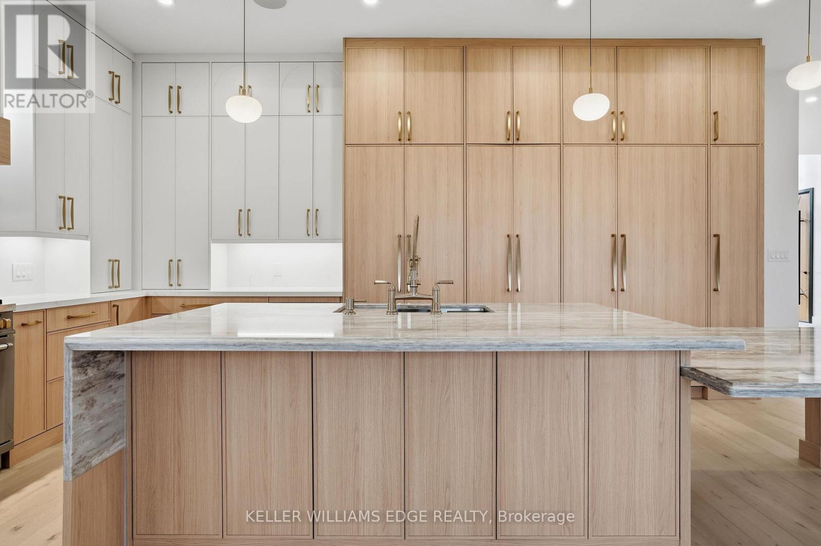 427 Pine Cove Road, Burlington, Ontario  L7N 1W4 - Photo 13 - W12649750