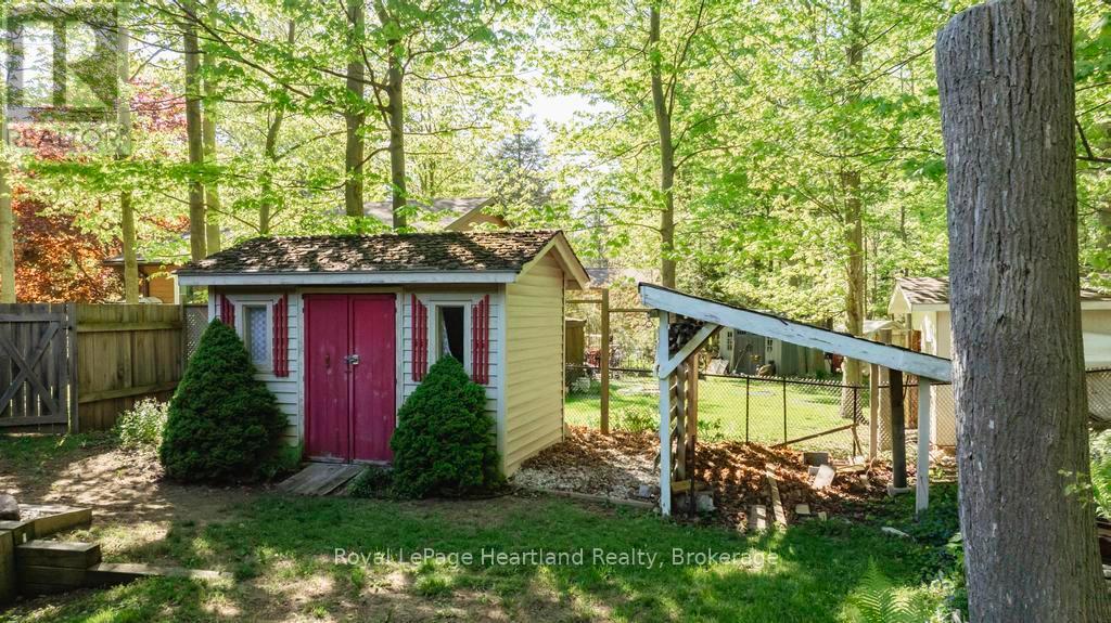 216 Shadywood Crescent, Huron-Kinloss, Ontario  N2Z 2X3 - Photo 44 - X12819146