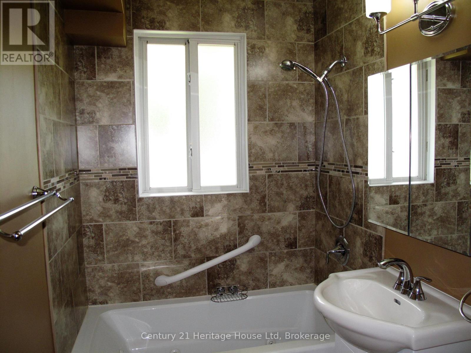 22 Louisa Drive, Guelph, Ontario  N1E 4T5 - Photo 17 - X12819204