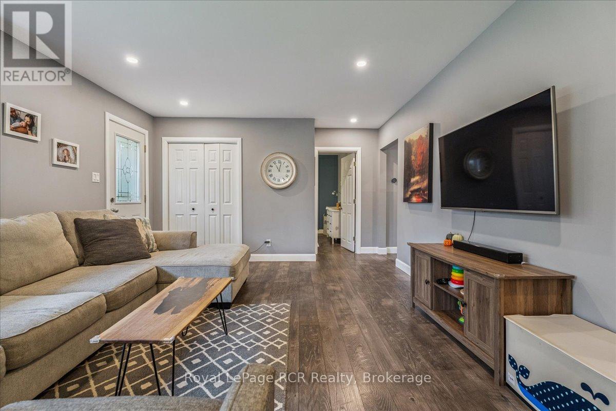 224 Finden Street, Georgian Bluffs, Ontario  N4K 6V5 - Photo 8 - X12819324