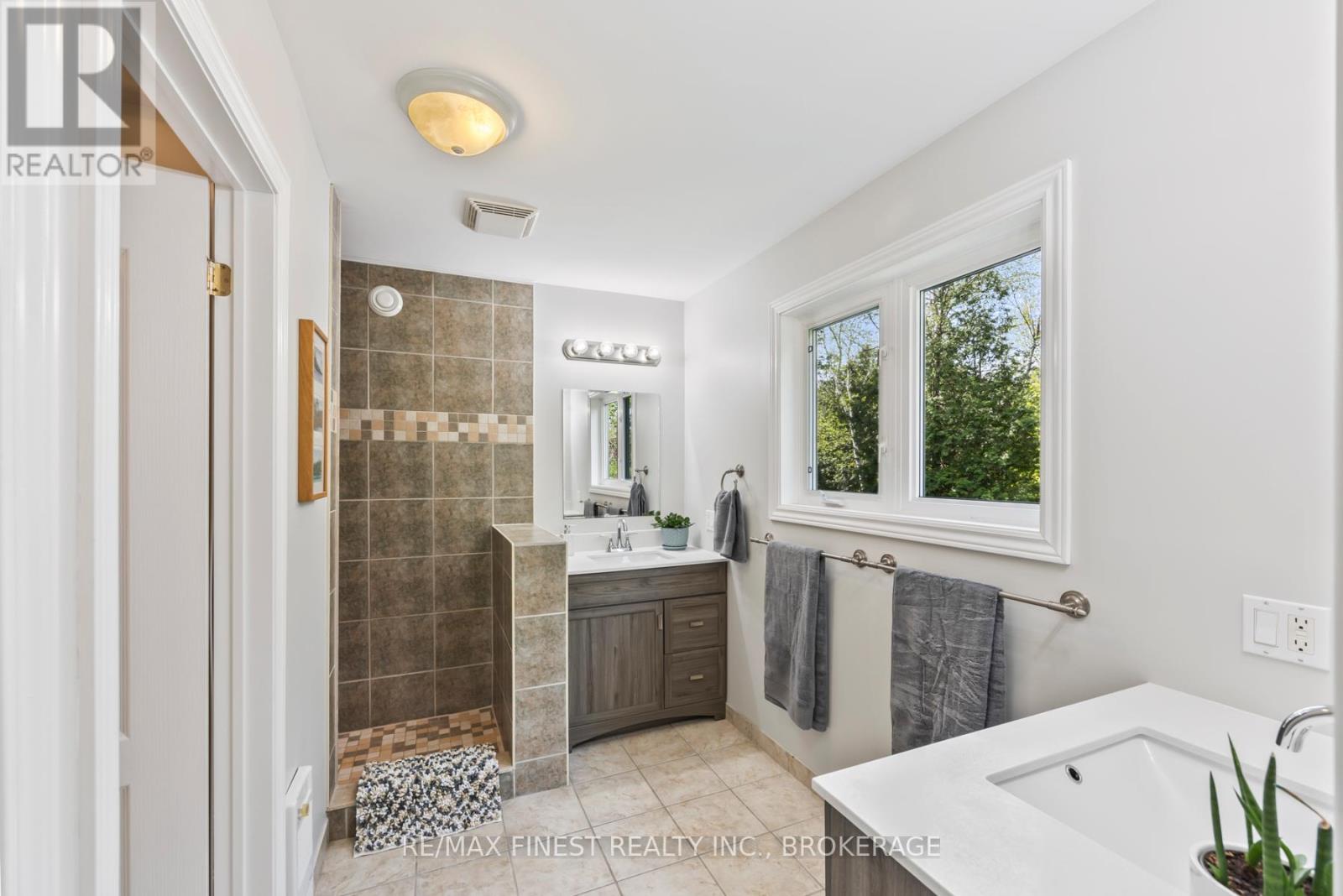 5885 Davey Drive, Frontenac (Frontenac South), Ontario  K0H 2W0 - Photo 25 - X12819280