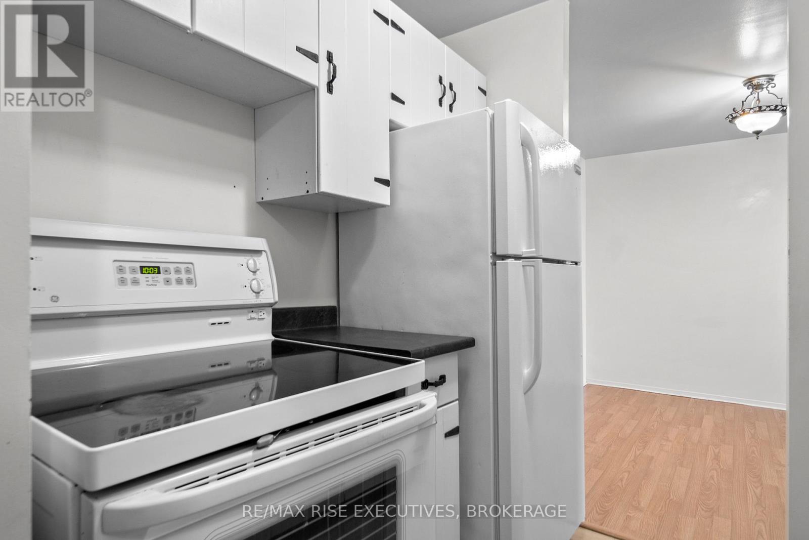 507 - 17 Eldon Hall Place, Kingston, Ontario K7M 7H5 - Photo 11 - X12819282