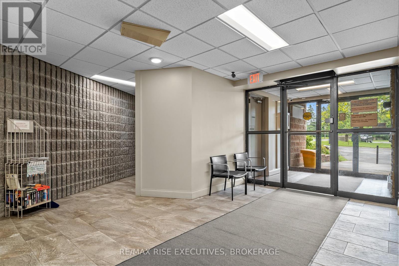 507 - 17 Eldon Hall Place, Kingston, Ontario K7M 7H5 - Photo 3 - X12819282