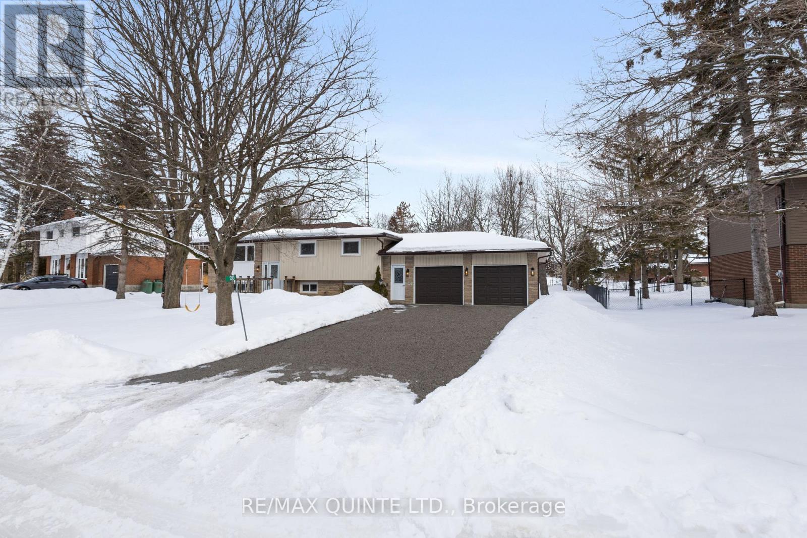20 Taylor Drive, Prince Edward County (Ameliasburg Ward), Ontario  K8N 4Z7 - Photo 2 - X12819260