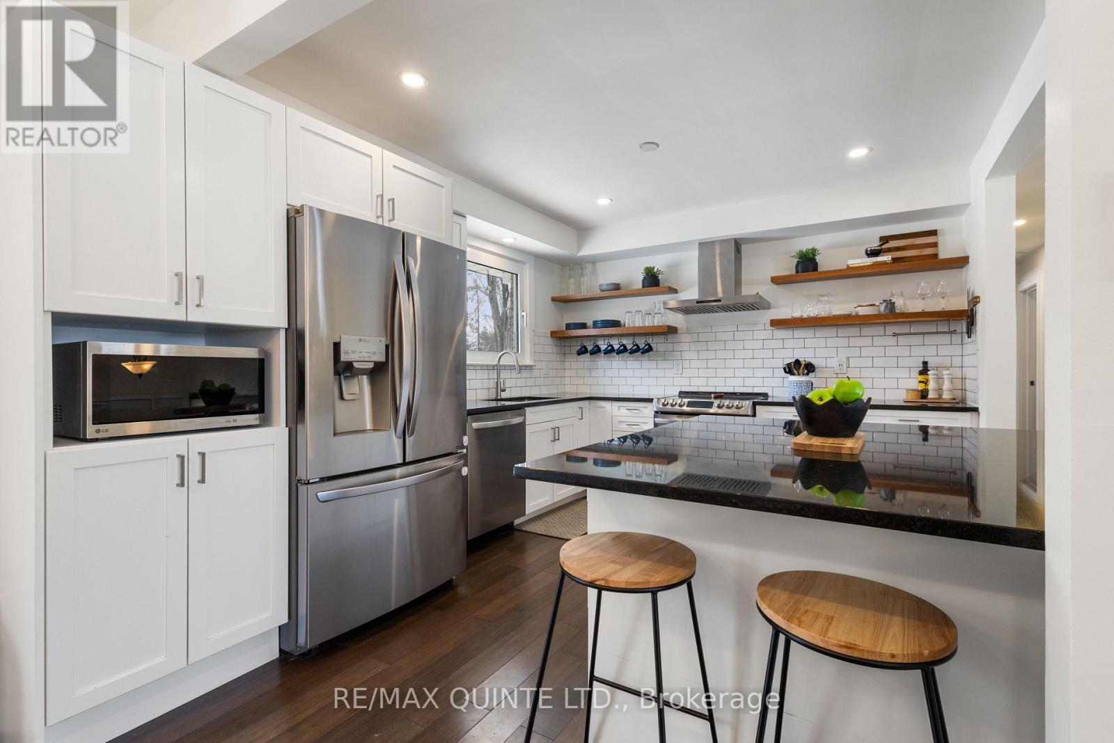 20 Taylor Drive, Prince Edward County (Ameliasburg Ward), Ontario  K8N 4Z7 - Photo 21 - X12819260