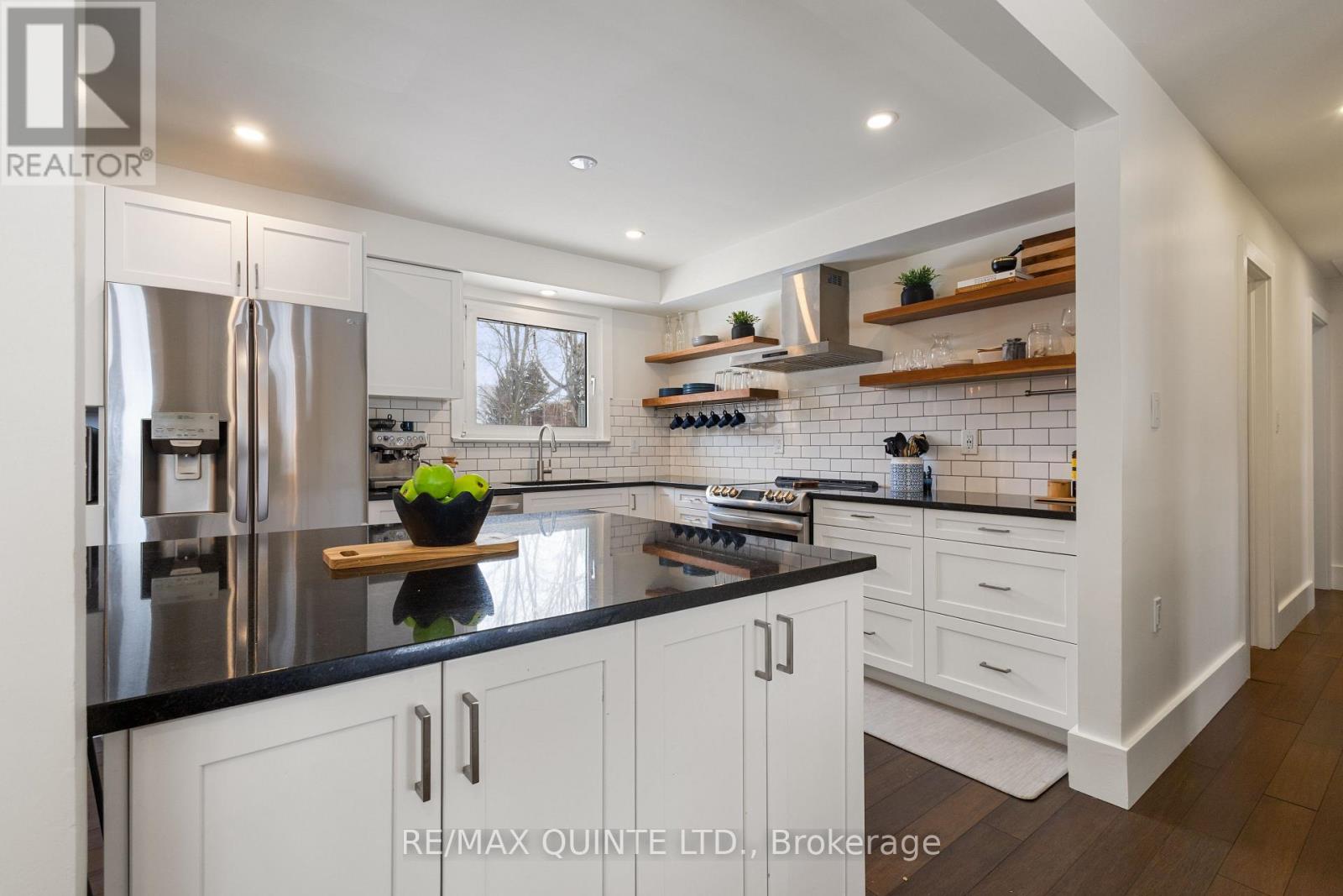 20 Taylor Drive, Prince Edward County (Ameliasburg Ward), Ontario  K8N 4Z7 - Photo 23 - X12819260