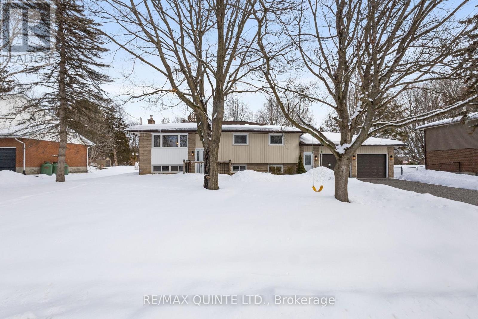 20 Taylor Drive, Prince Edward County (Ameliasburg Ward), Ontario  K8N 4Z7 - Photo 3 - X12819260