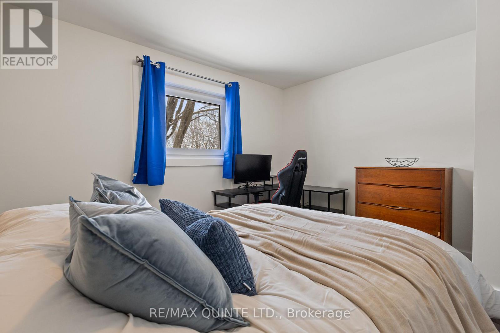 20 Taylor Drive, Prince Edward County (Ameliasburg Ward), Ontario  K8N 4Z7 - Photo 32 - X12819260