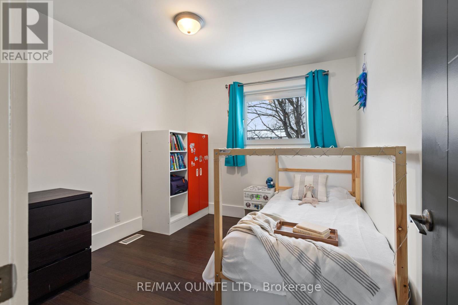 20 Taylor Drive, Prince Edward County (Ameliasburg Ward), Ontario  K8N 4Z7 - Photo 33 - X12819260