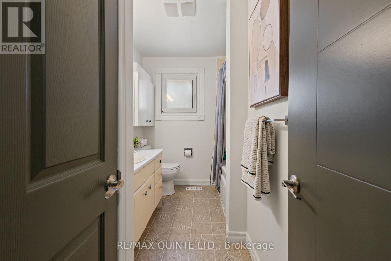 20 Taylor Drive, Prince Edward County (Ameliasburg Ward), Ontario  K8N 4Z7 - Photo 36 - X12819260