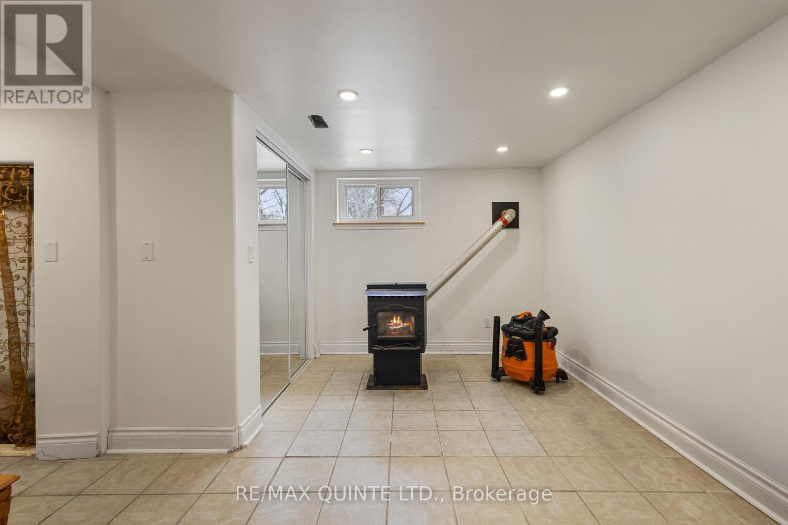 20 Taylor Drive, Prince Edward County (Ameliasburg Ward), Ontario  K8N 4Z7 - Photo 47 - X12819260