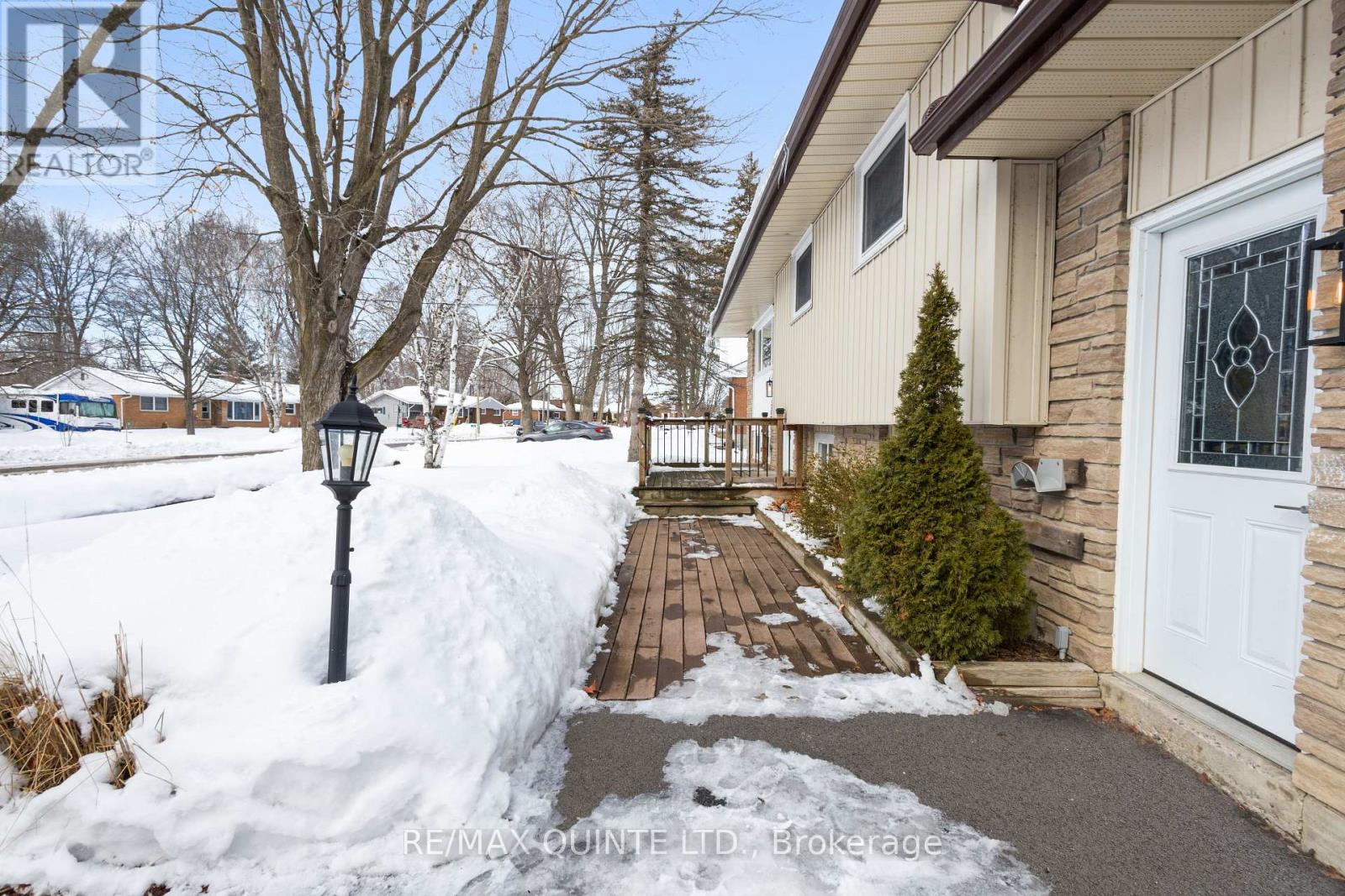 20 Taylor Drive, Prince Edward County (Ameliasburg Ward), Ontario  K8N 4Z7 - Photo 8 - X12819260