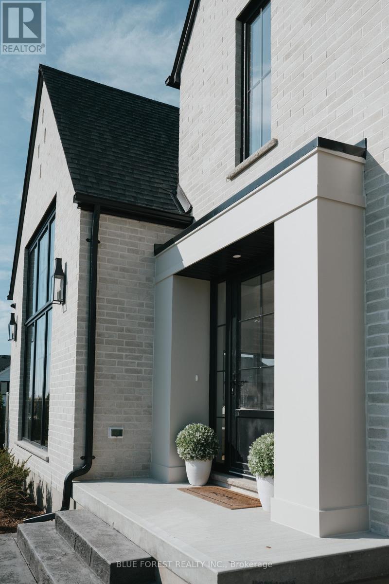 4 Edgeview Crescent, Middlesex Centre, Ontario  N0L 1R0 - Photo 2 - X12819166