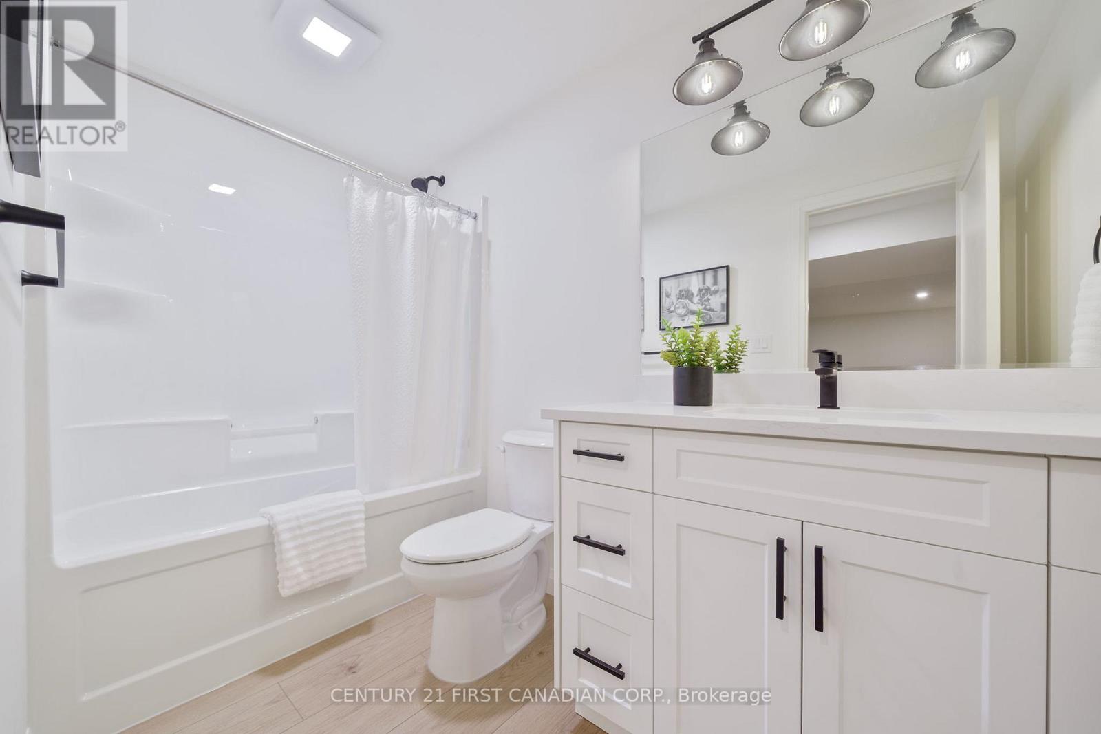 6 - 32 Postma Street, North Middlesex, Ontario  N0M 1A0 - Photo 30 - X12819188