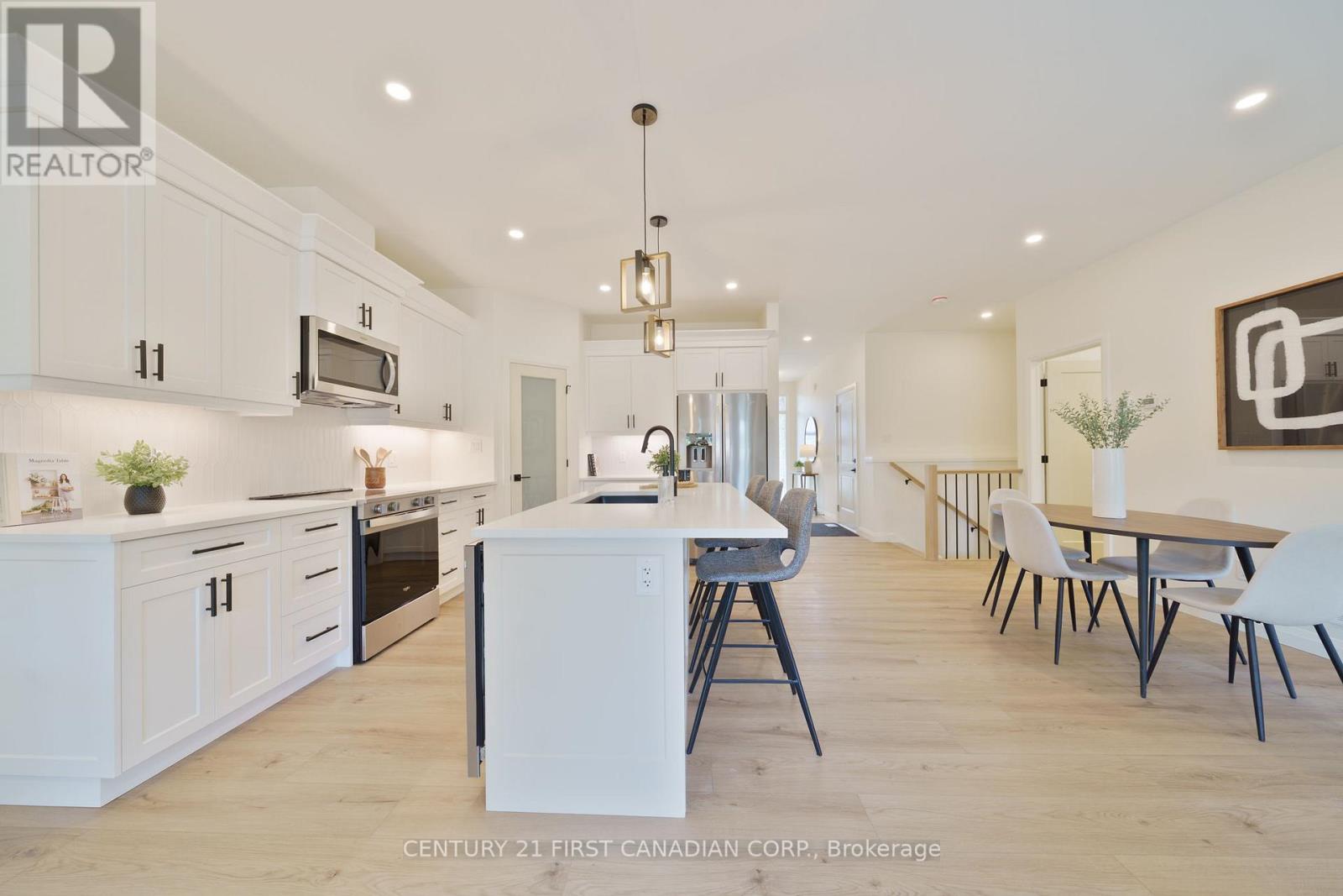 8 - 32 Postma Crescent, North Middlesex, Ontario  N0M 1A0 - Photo 10 - X12819194