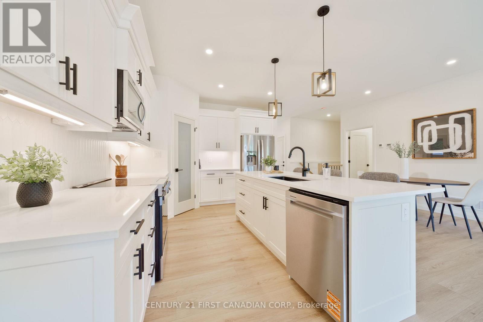 8 - 32 Postma Crescent, North Middlesex, Ontario  N0M 1A0 - Photo 12 - X12819194