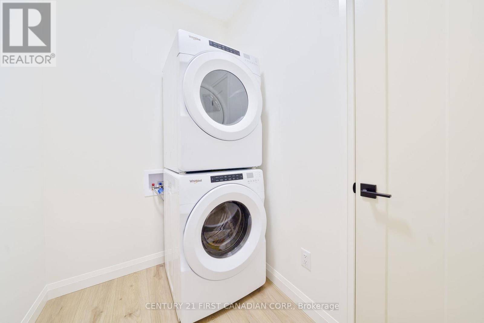 8 - 32 Postma Crescent, North Middlesex, Ontario  N0M 1A0 - Photo 22 - X12819194