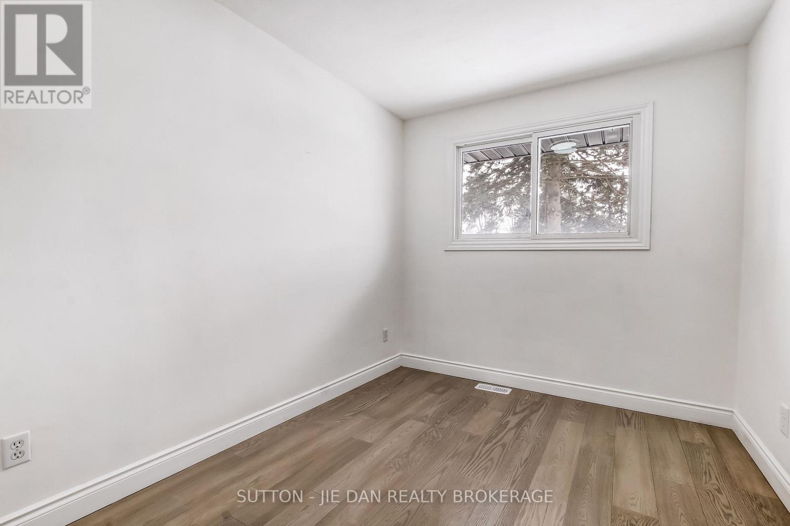 12 Field Road, London South, Ontario  N6P 1C5 - Photo 11 - X12819252