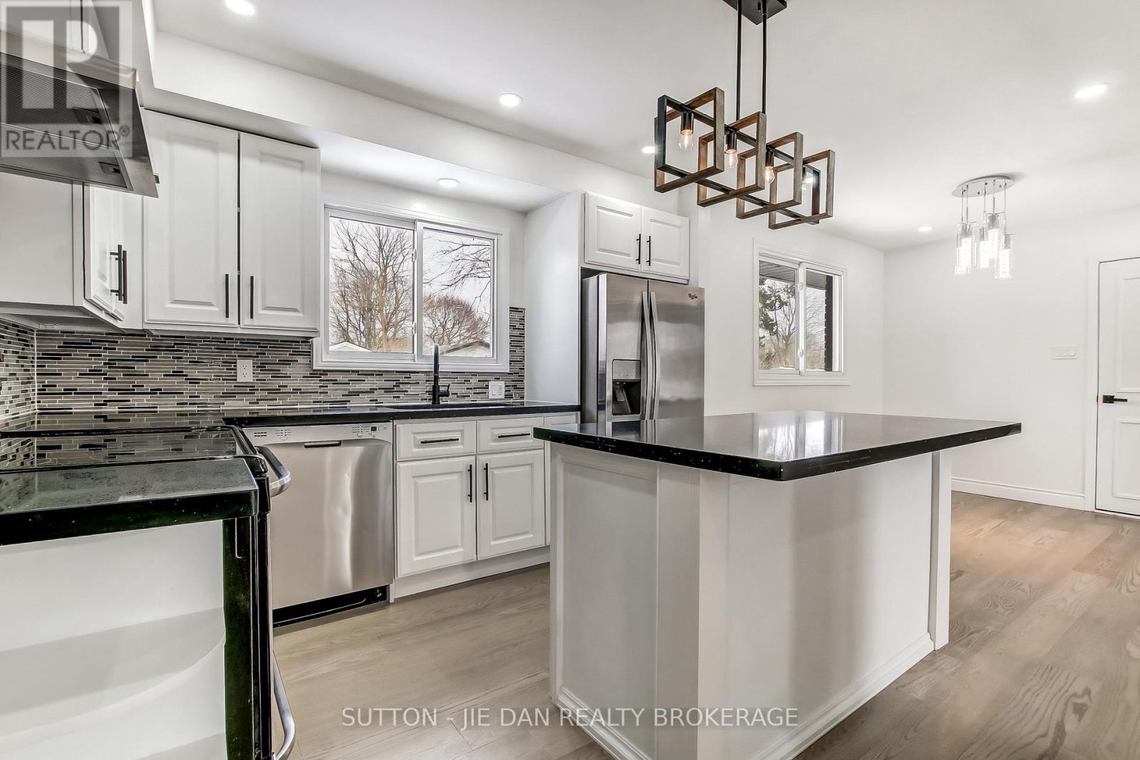 12 Field Road, London South, Ontario  N6P 1C5 - Photo 2 - X12819252