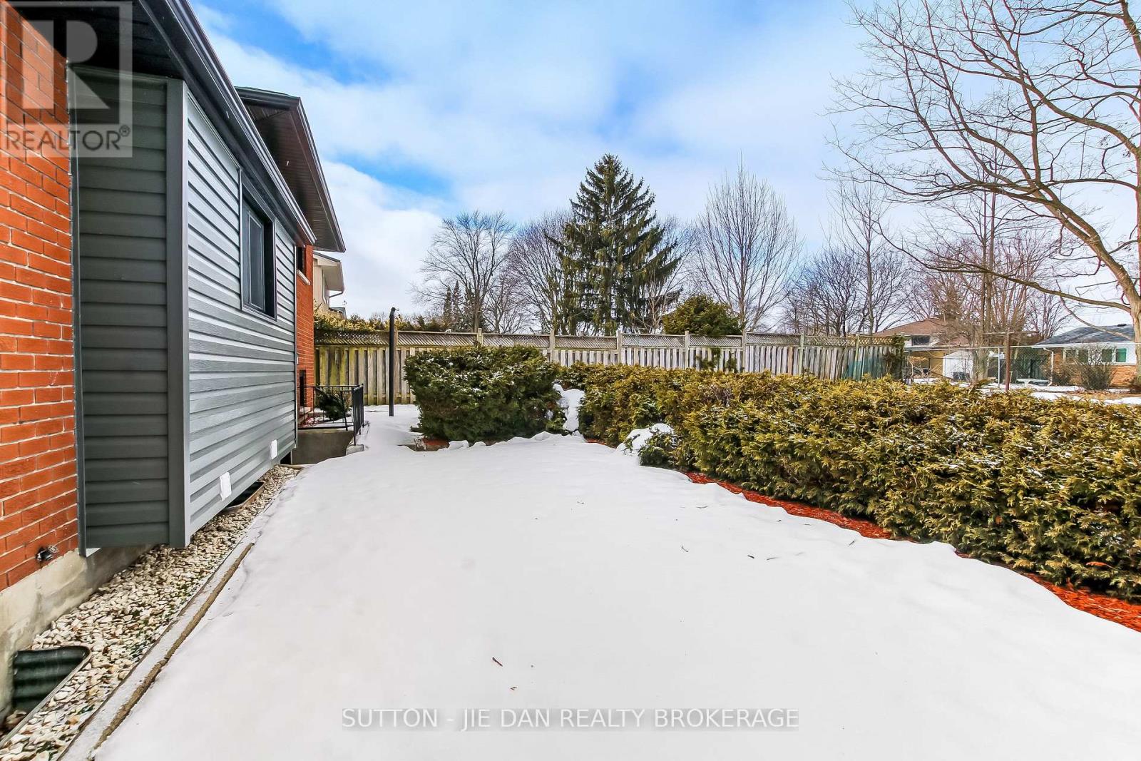 12 Field Road, London South, Ontario  N6P 1C5 - Photo 22 - X12819252