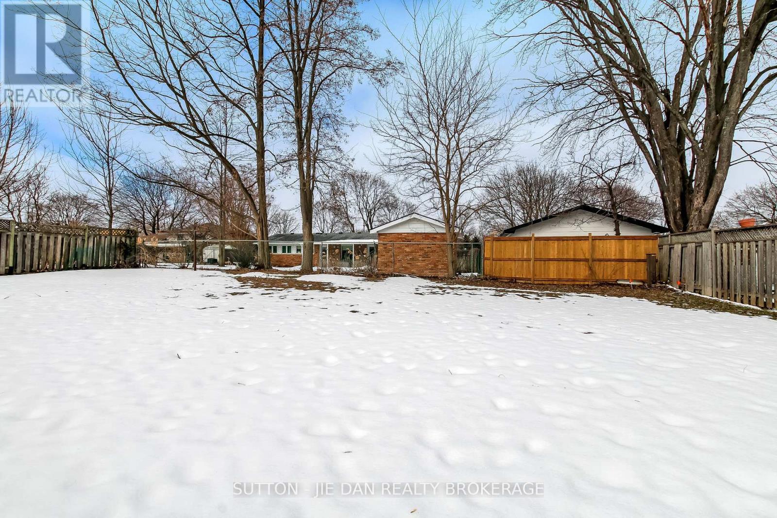 12 Field Road, London South, Ontario  N6P 1C5 - Photo 24 - X12819252