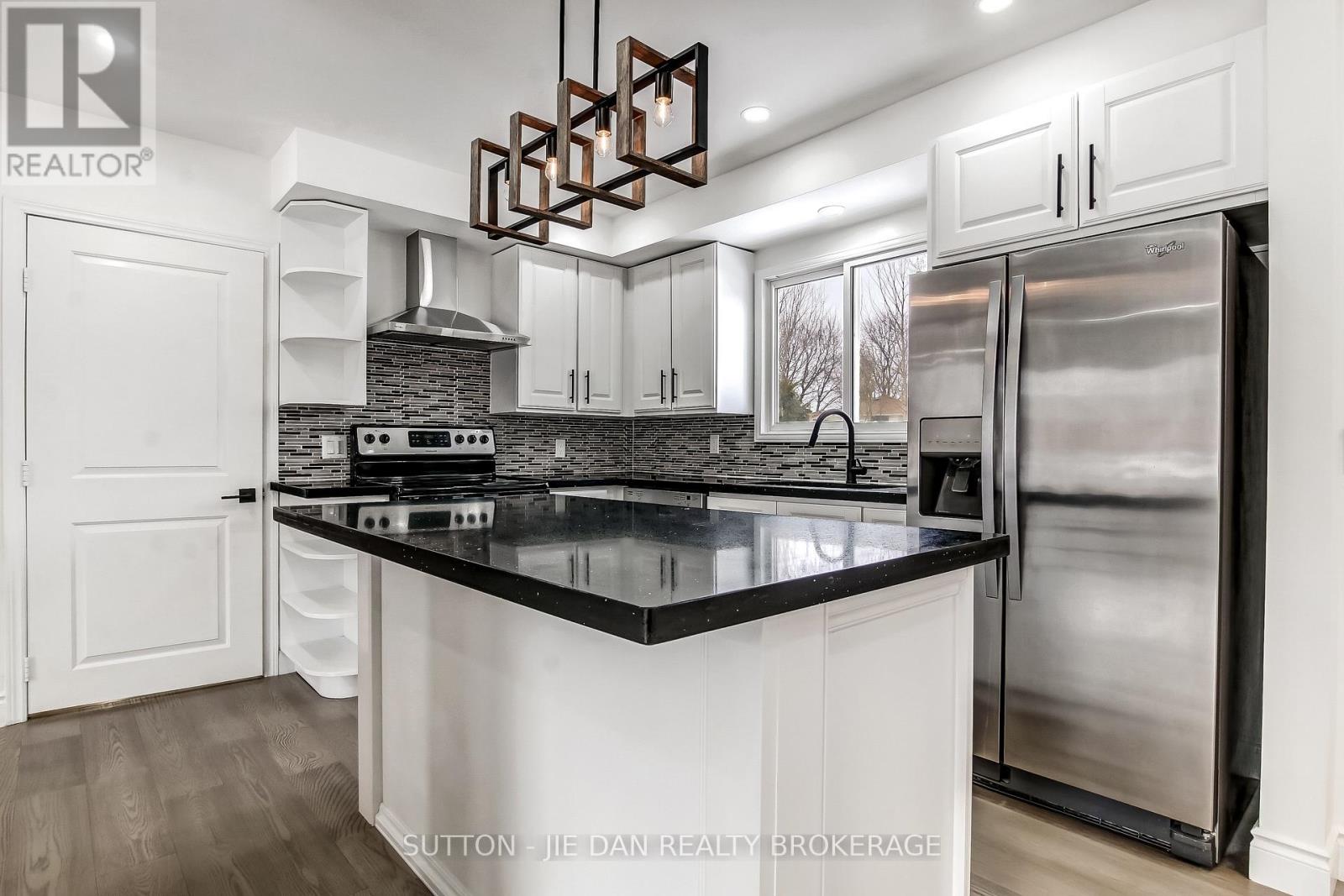 12 Field Road, London South, Ontario  N6P 1C5 - Photo 3 - X12819252