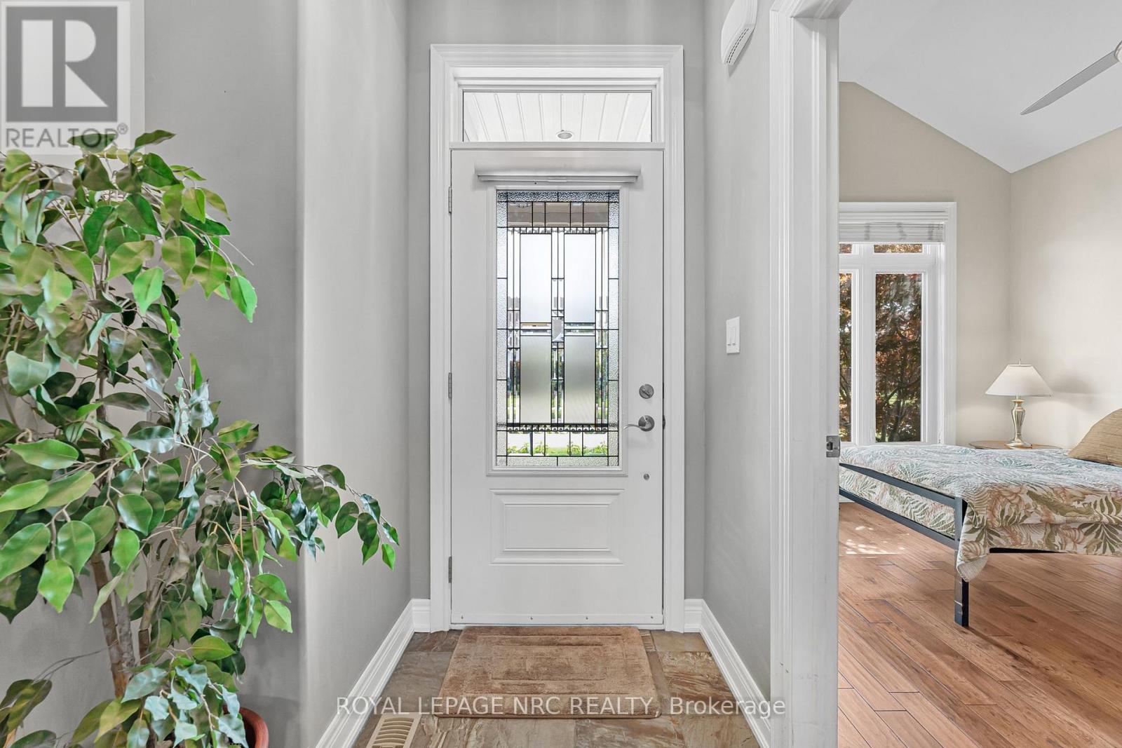 79 Sunrise Court, Fort Erie, Ontario  L0S 1N0 - Photo 4 - X12371672