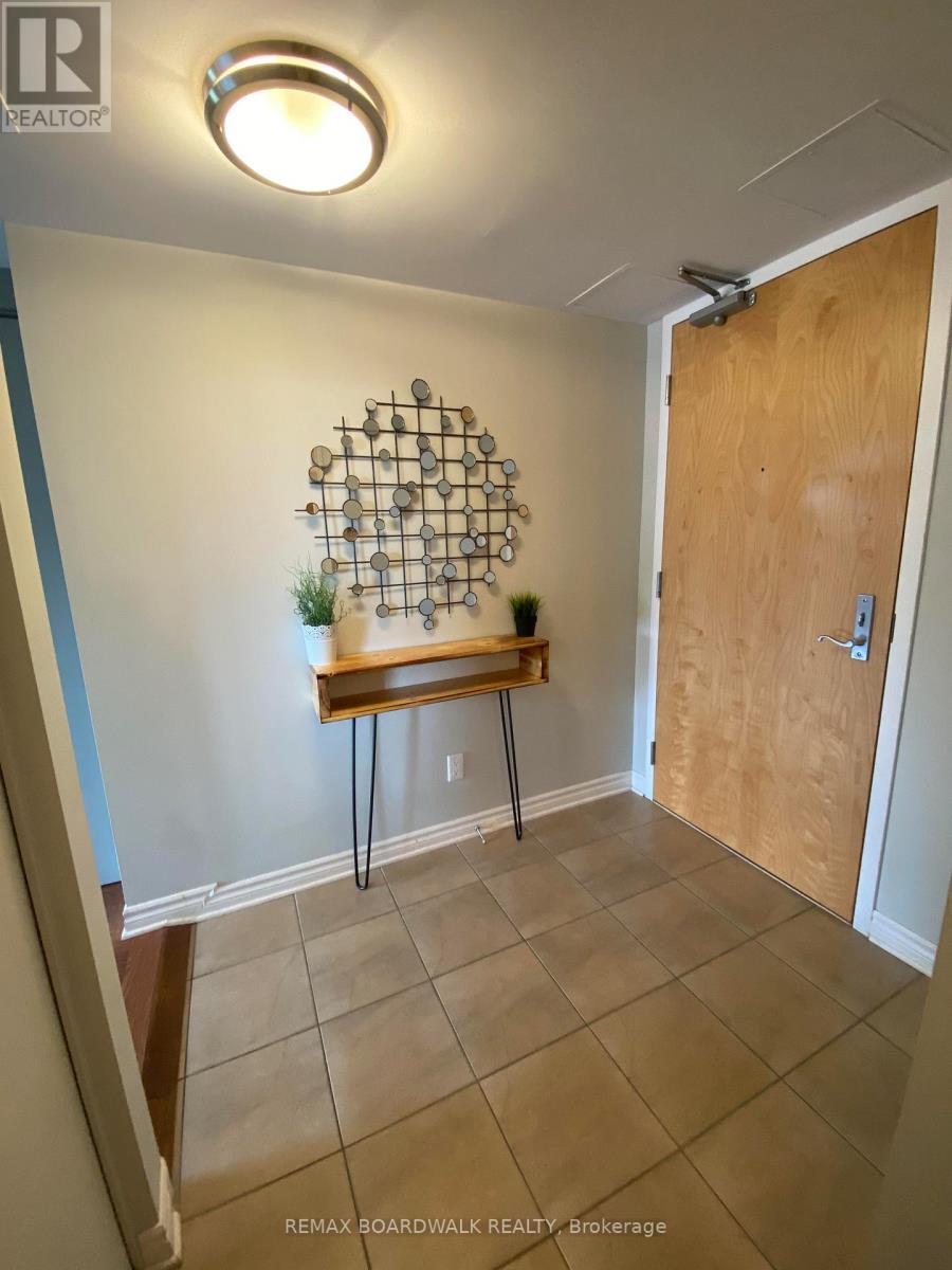610 - 250 Lett Street, Ottawa, Ontario  K1R 0A8 - Photo 2 - X12819230