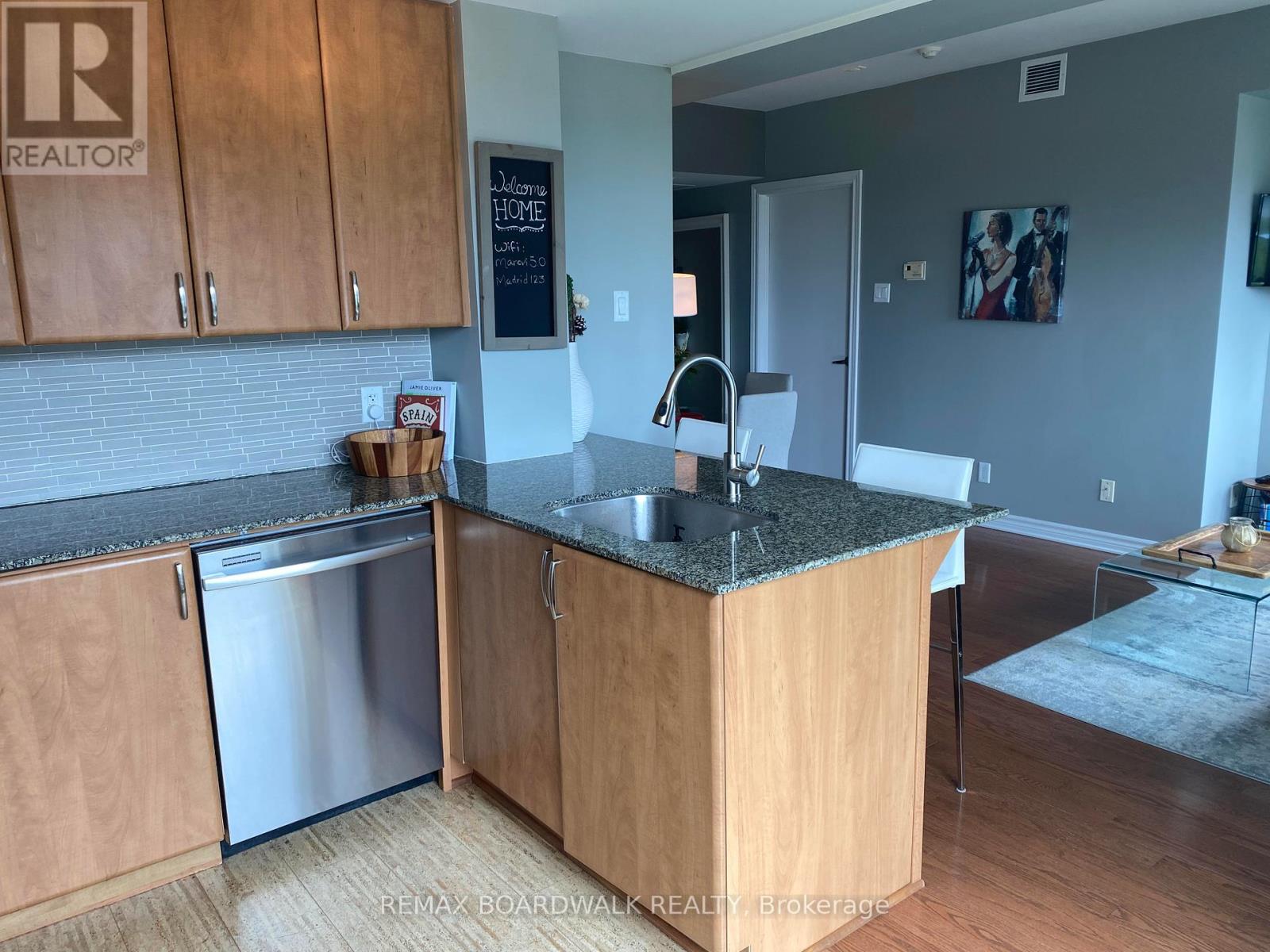 610 - 250 Lett Street, Ottawa, Ontario  K1R 0A8 - Photo 8 - X12819230