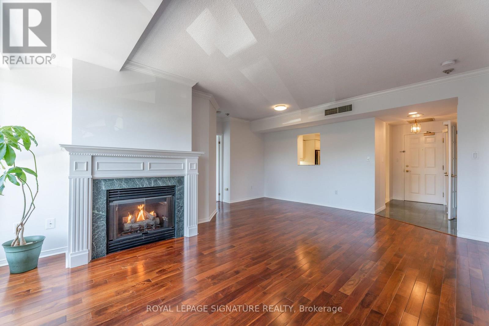 401 - 1818 Bayview Avenue, Toronto, Ontario  M4G 4G6 - Photo 5 - C12819086