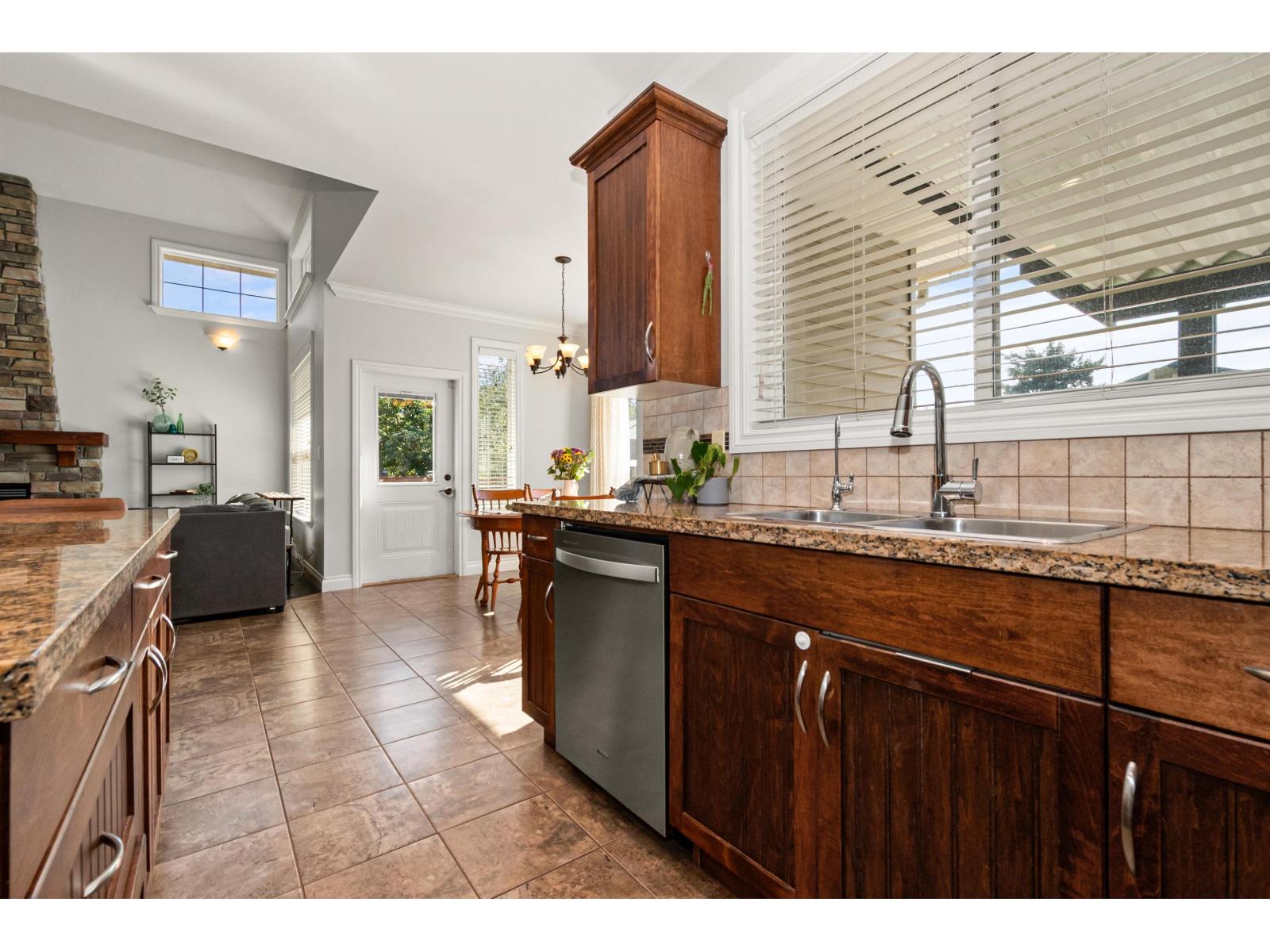 45748 Safflower Crescent, Sardis South, Chilliwack, British Columbia  V2R 0H6 - Photo 9 - R3090955