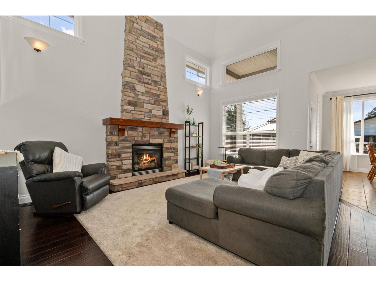 45748 Safflower Crescent, Sardis South, Chilliwack, British Columbia  V2R 0H6 - Photo 2 - R3090955