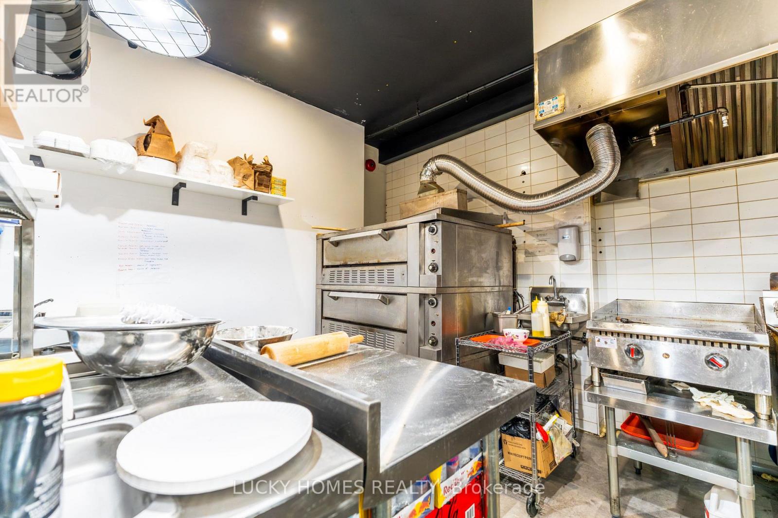 118 John Street W, Toronto (Waterfront Communities), Ontario  M5V 2E3 - Photo 15 - C12819304