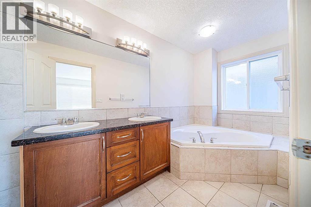 22 Royal Birch Way Nw, Calgary, Alberta  T3G 5X8 - Photo 17 - A2288763