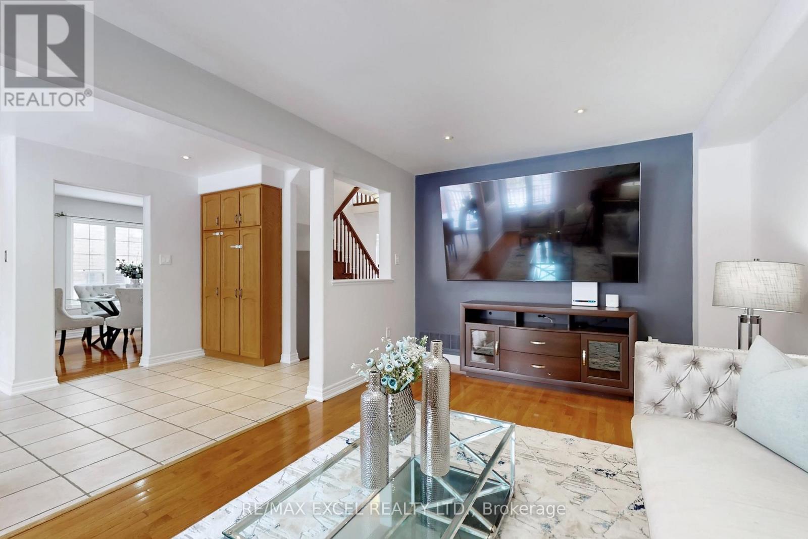 96 Ferncroft Drive, Georgina, Ontario  L4P 4G7 - Photo 13 - N12819236