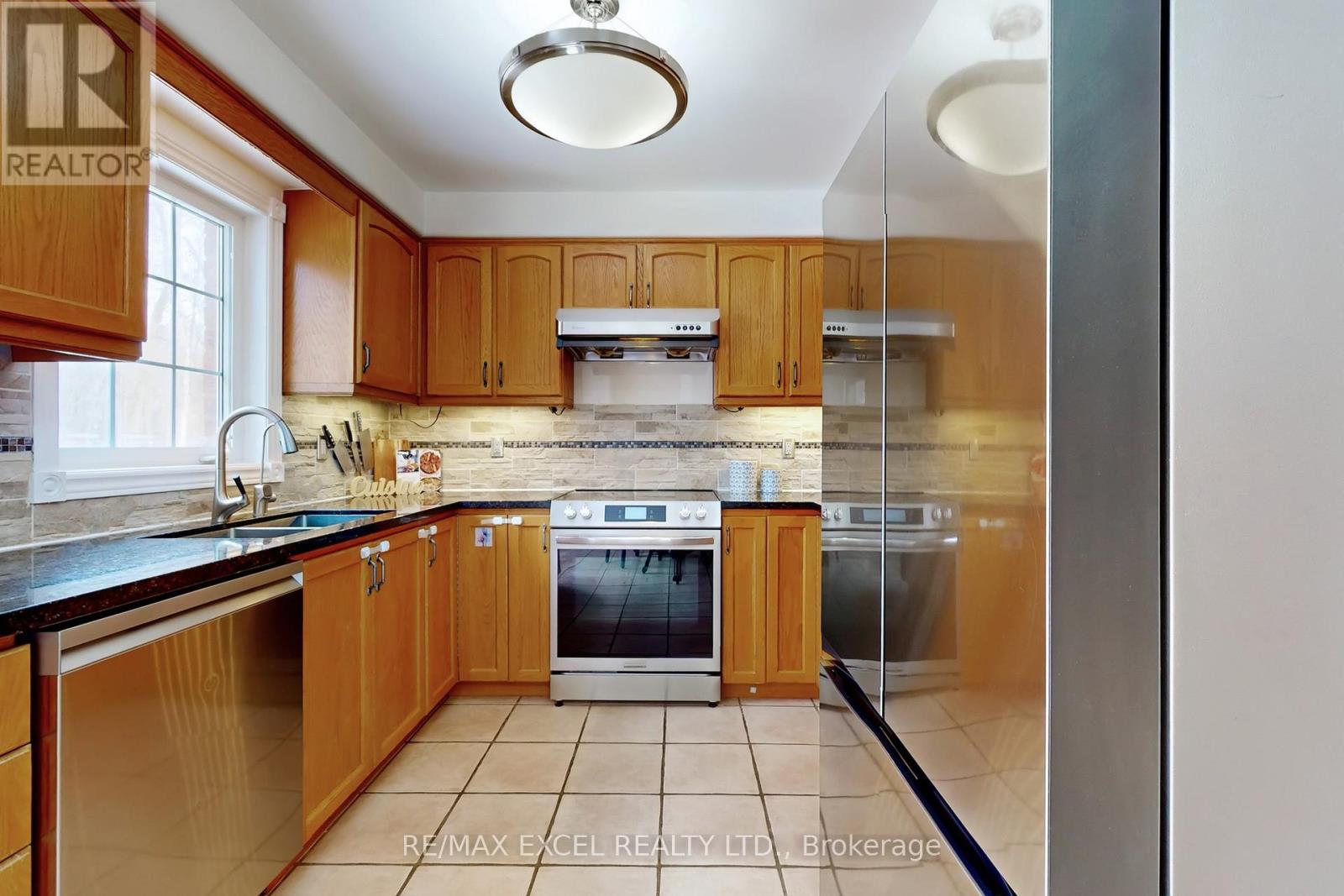 96 Ferncroft Drive, Georgina, Ontario  L4P 4G7 - Photo 14 - N12819236