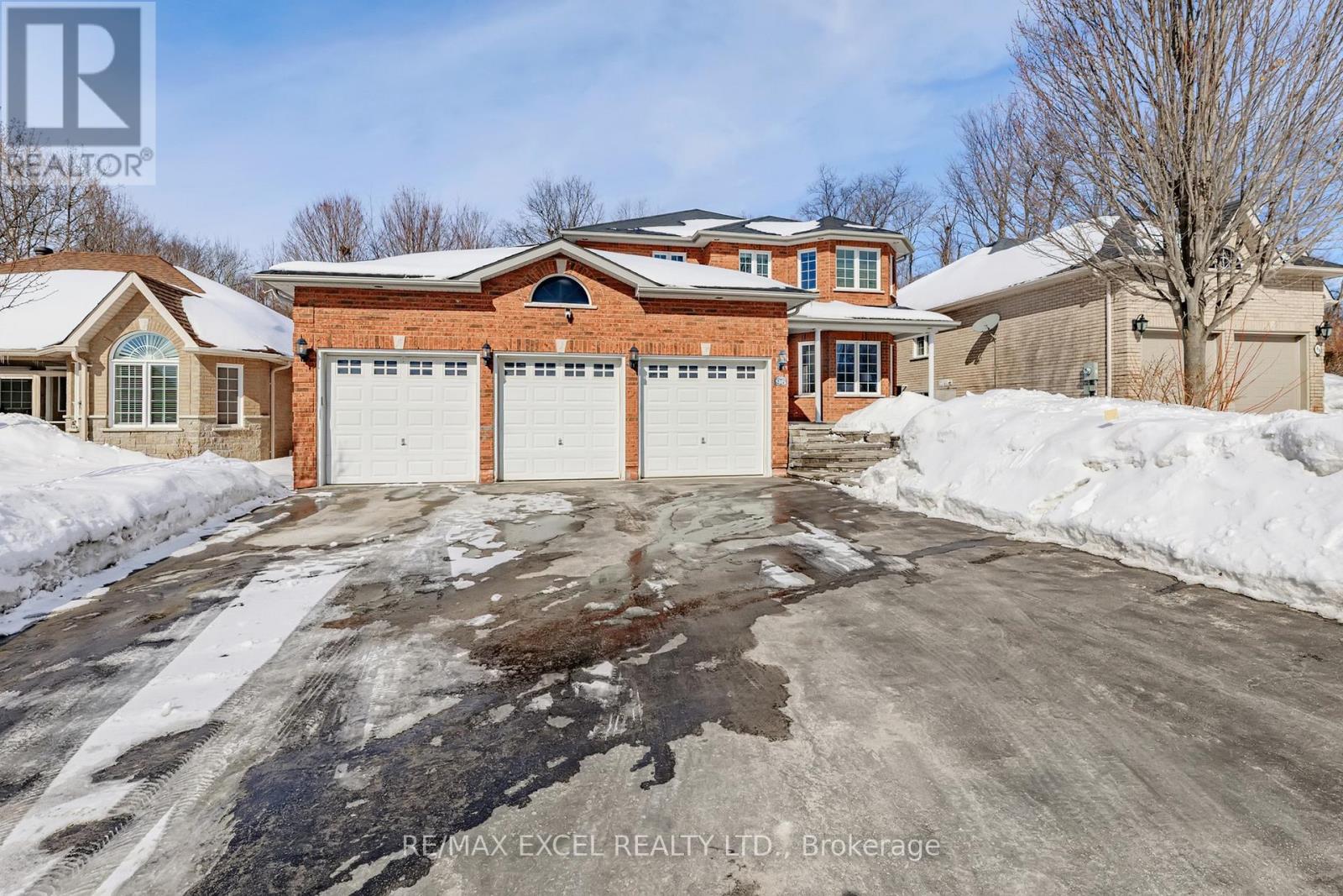 96 Ferncroft Drive, Georgina, Ontario  L4P 4G7 - Photo 3 - N12819236