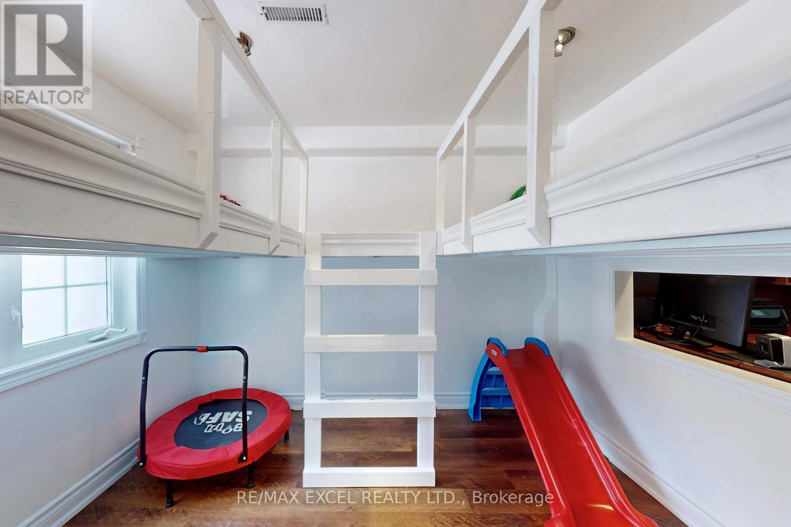 96 Ferncroft Drive, Georgina, Ontario  L4P 4G7 - Photo 38 - N12819236