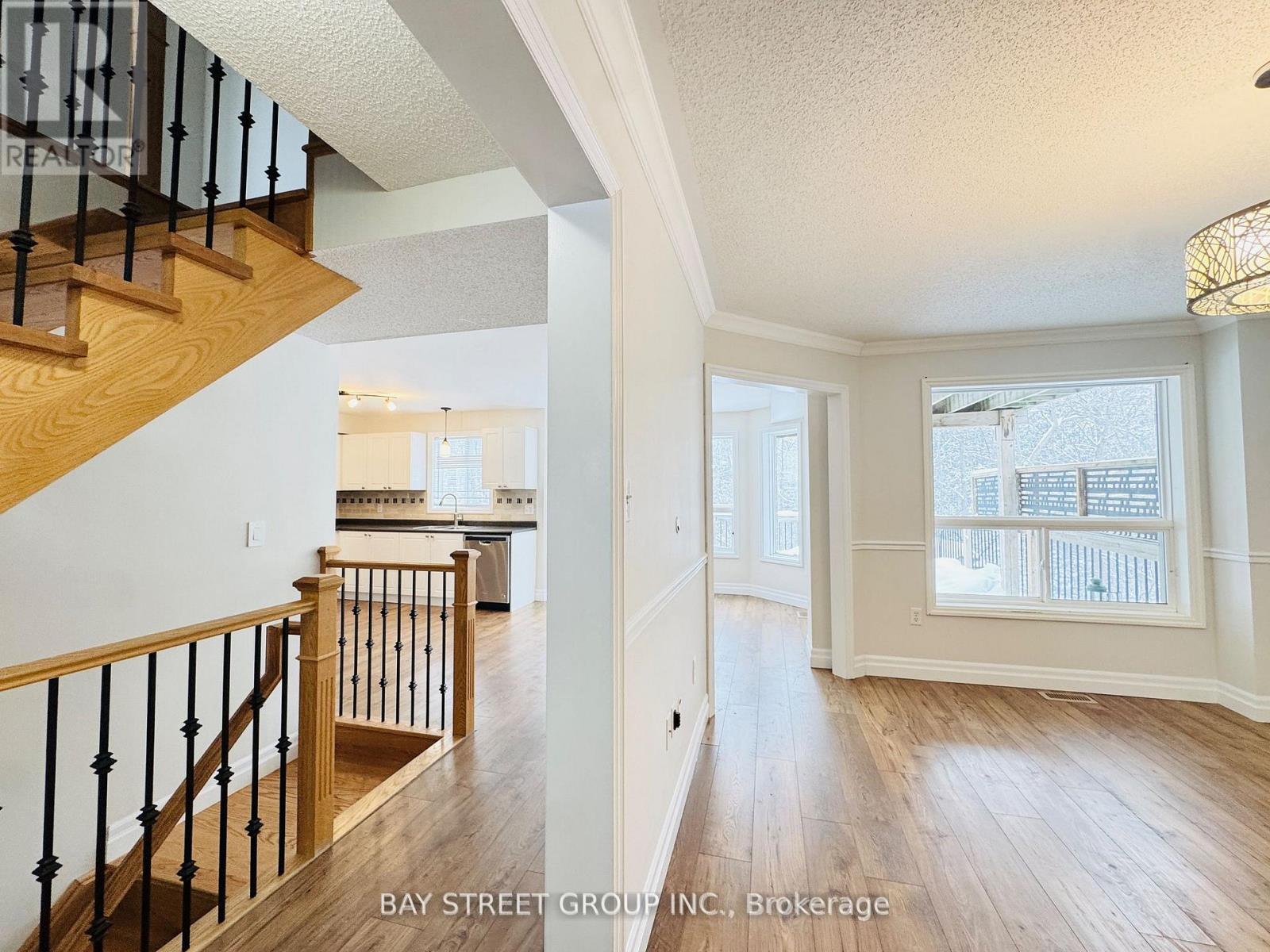 28 Shalom Way, Barrie (Painswick South), Ontario  L4N 5X9 - Photo 11 - S12819332