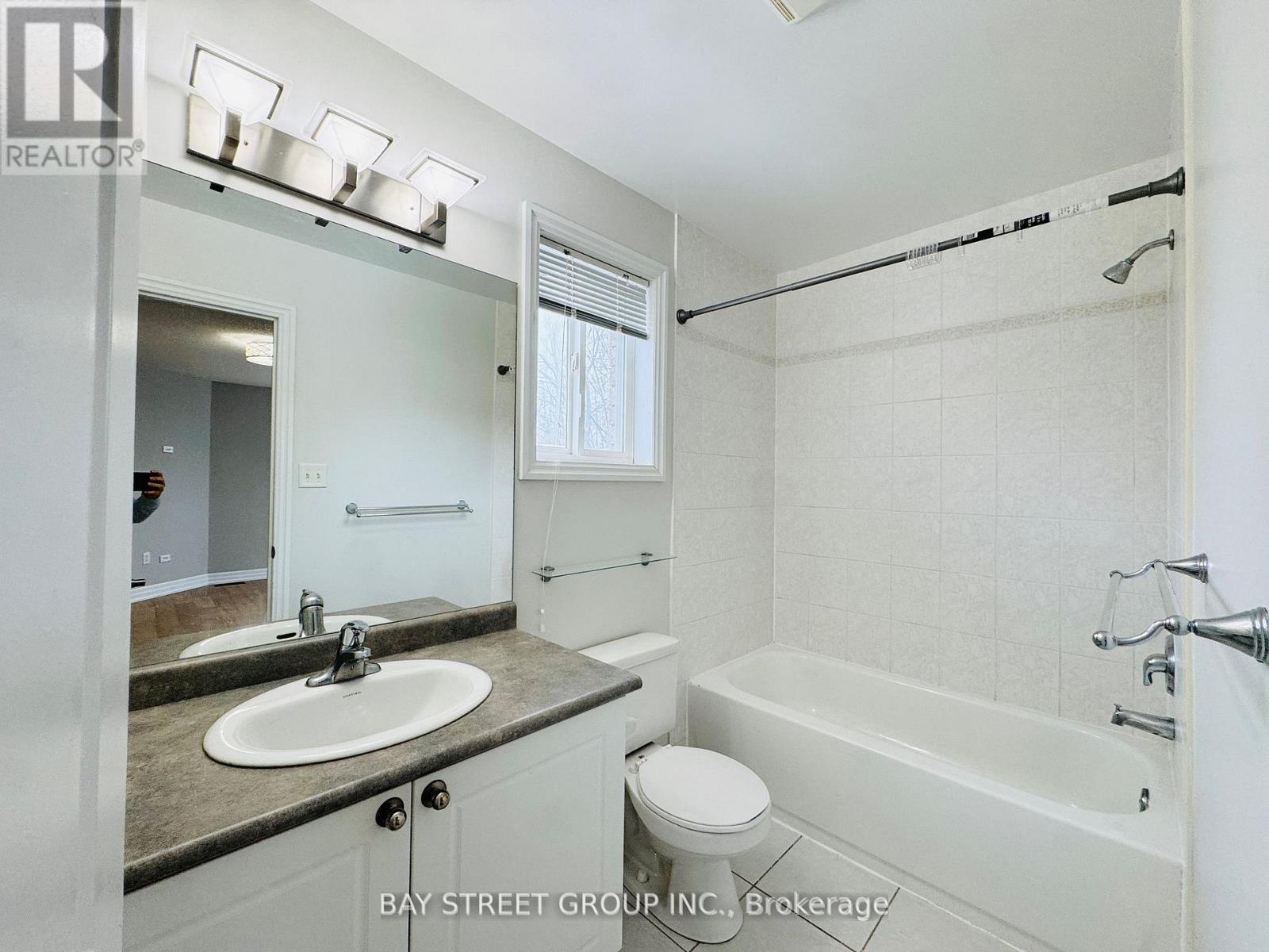 28 Shalom Way, Barrie (Painswick South), Ontario  L4N 5X9 - Photo 25 - S12819332