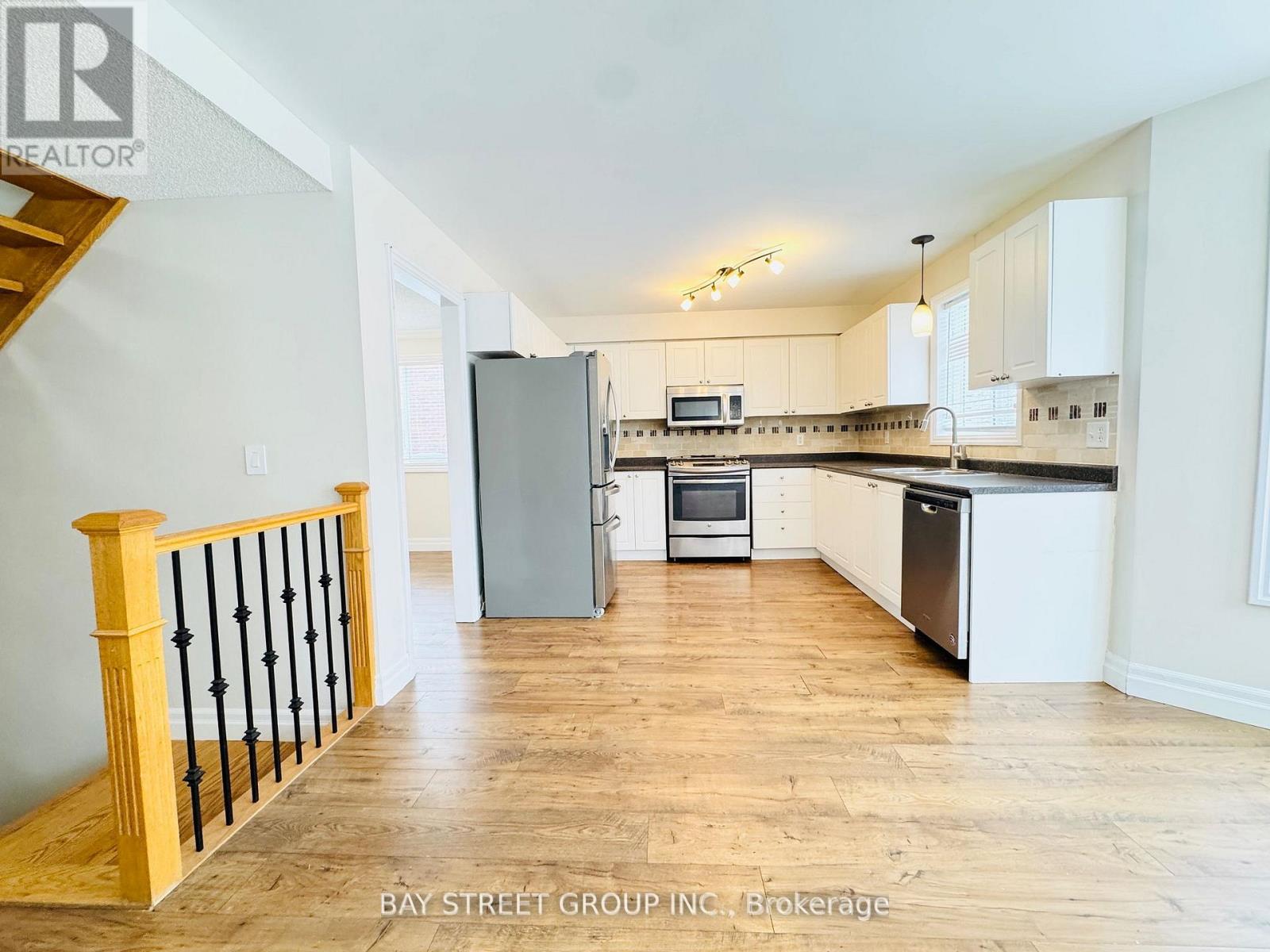 28 Shalom Way, Barrie (Painswick South), Ontario  L4N 5X9 - Photo 8 - S12819332