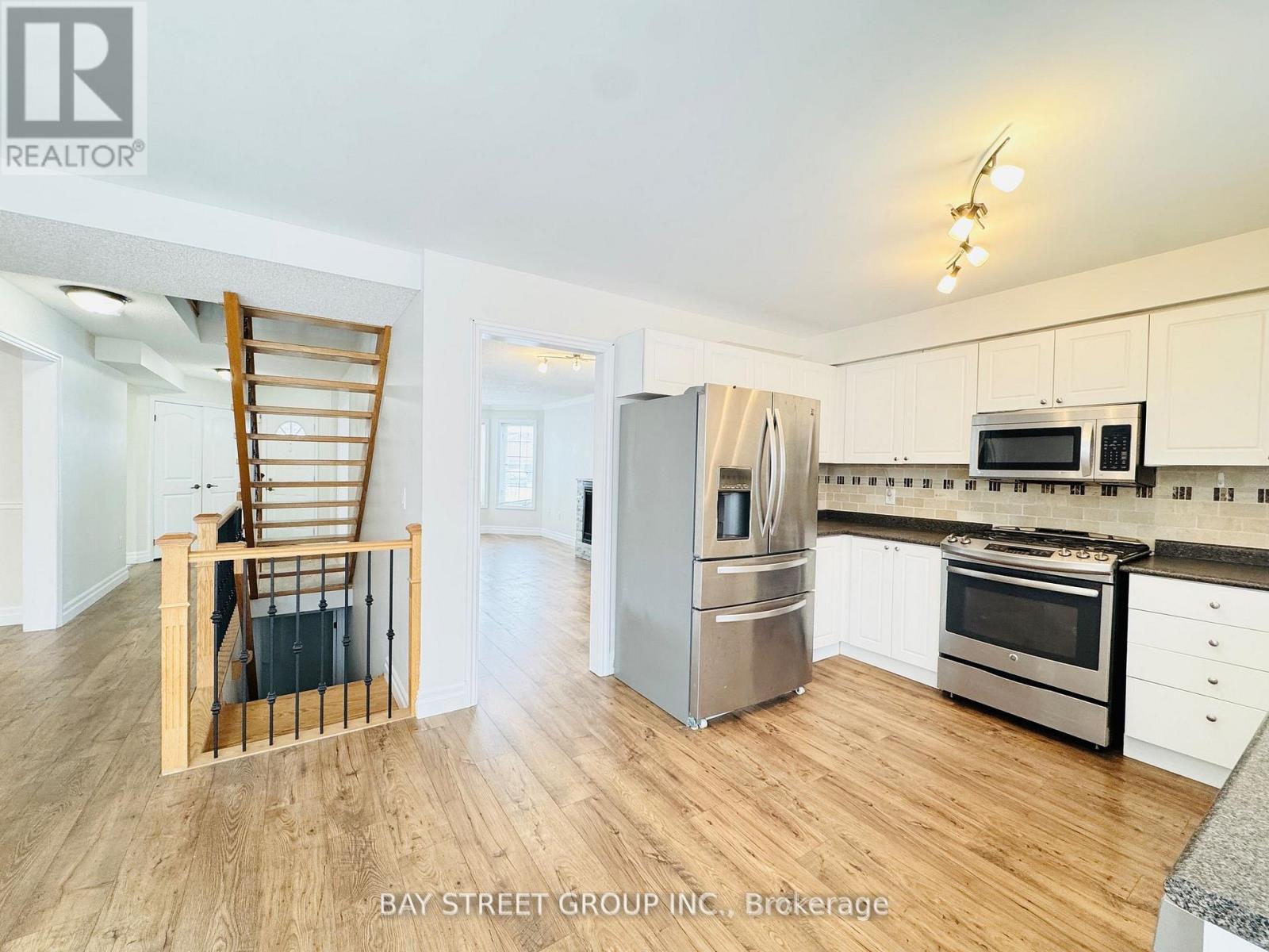 28 Shalom Way, Barrie (Painswick South), Ontario  L4N 5X9 - Photo 9 - S12819332