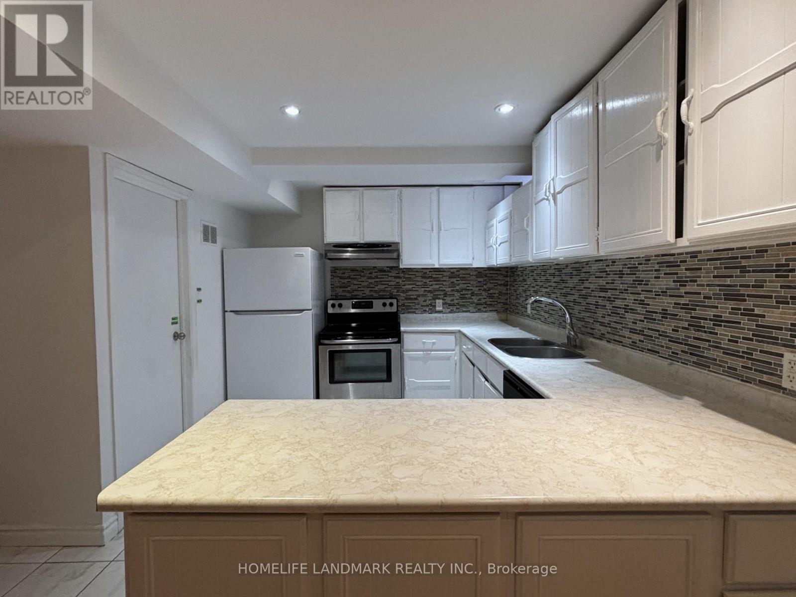 138 KEFFER CIRCLE, Newmarket, Ontario