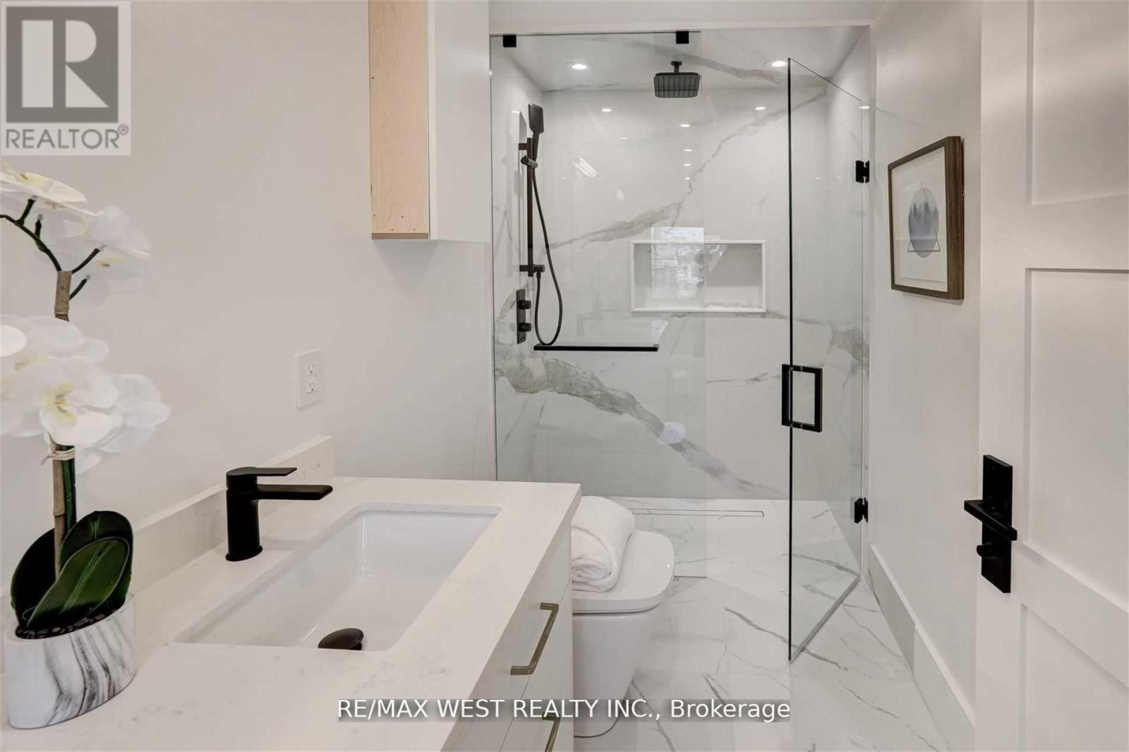 94 Lake Crescent, Toronto (Mimico), Ontario  M8V 1W1 - Photo 10 - W12819144