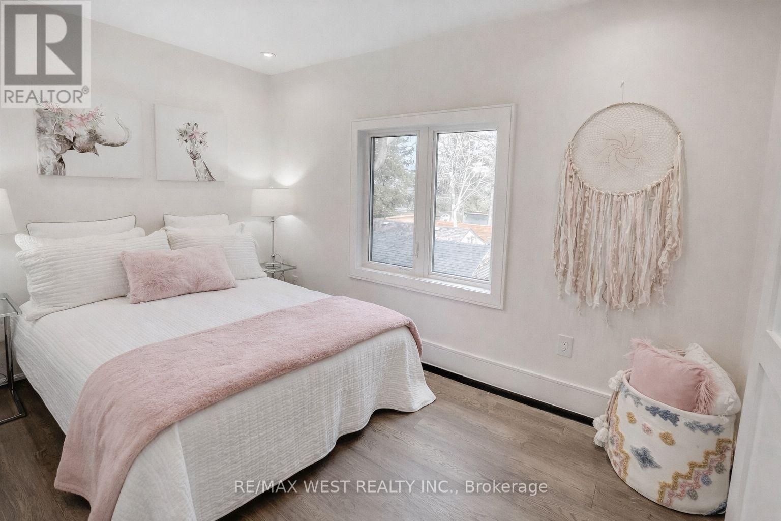 94 Lake Crescent, Toronto (Mimico), Ontario  M8V 1W1 - Photo 14 - W12819144